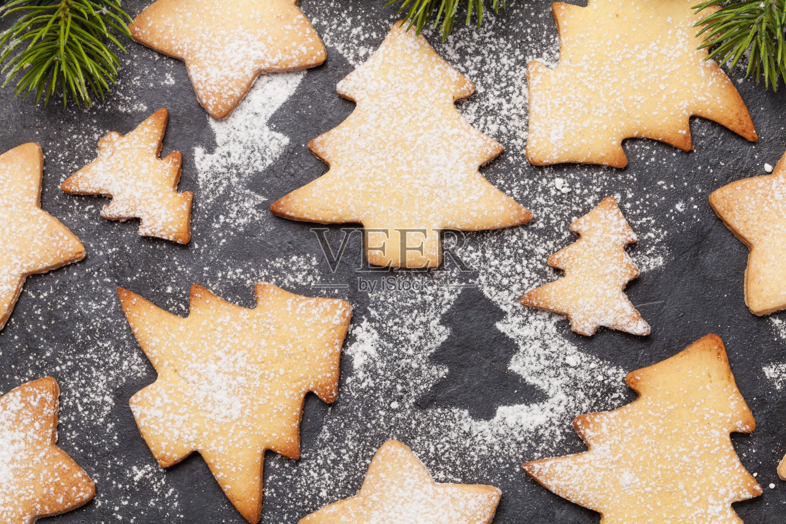 圣诞贺卡和姜饼饼干照片摄影图片