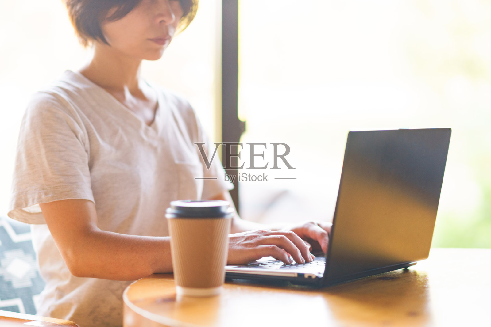 在日本在家远程工作照片摄影图片