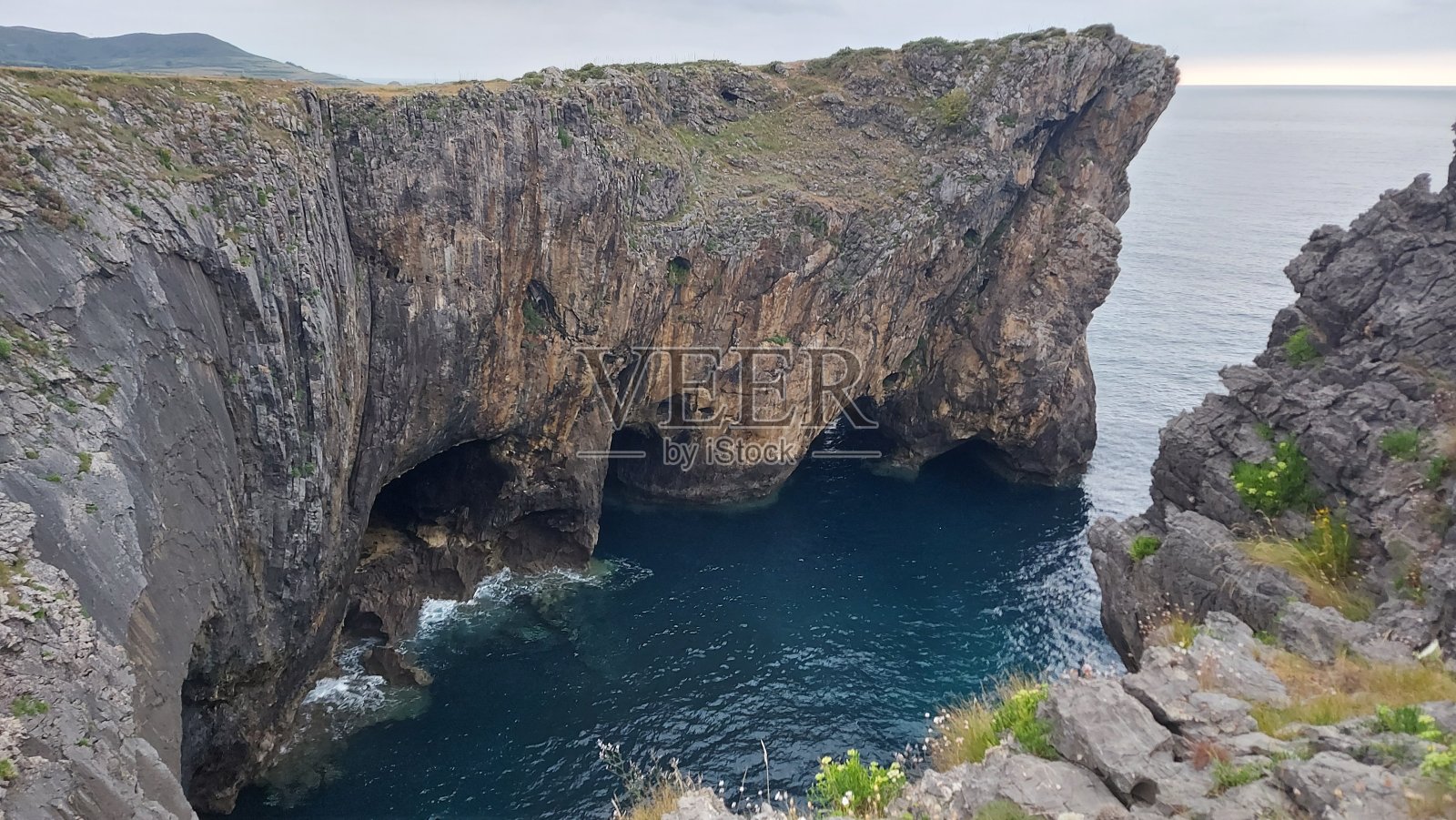 悬崖在阿斯图里亚斯照片摄影图片