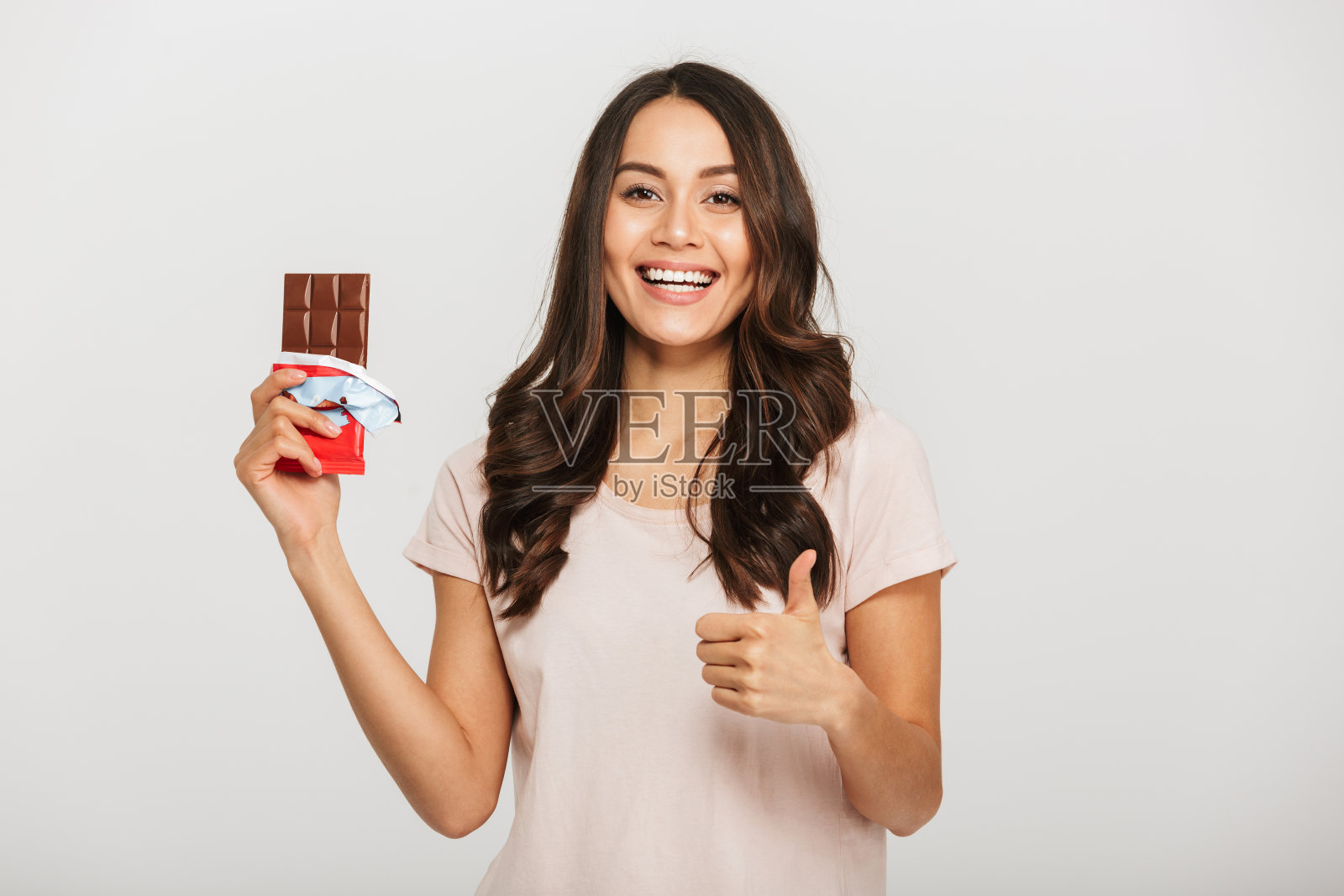 一个自信的年轻亚洲女人的肖像照片摄影图片