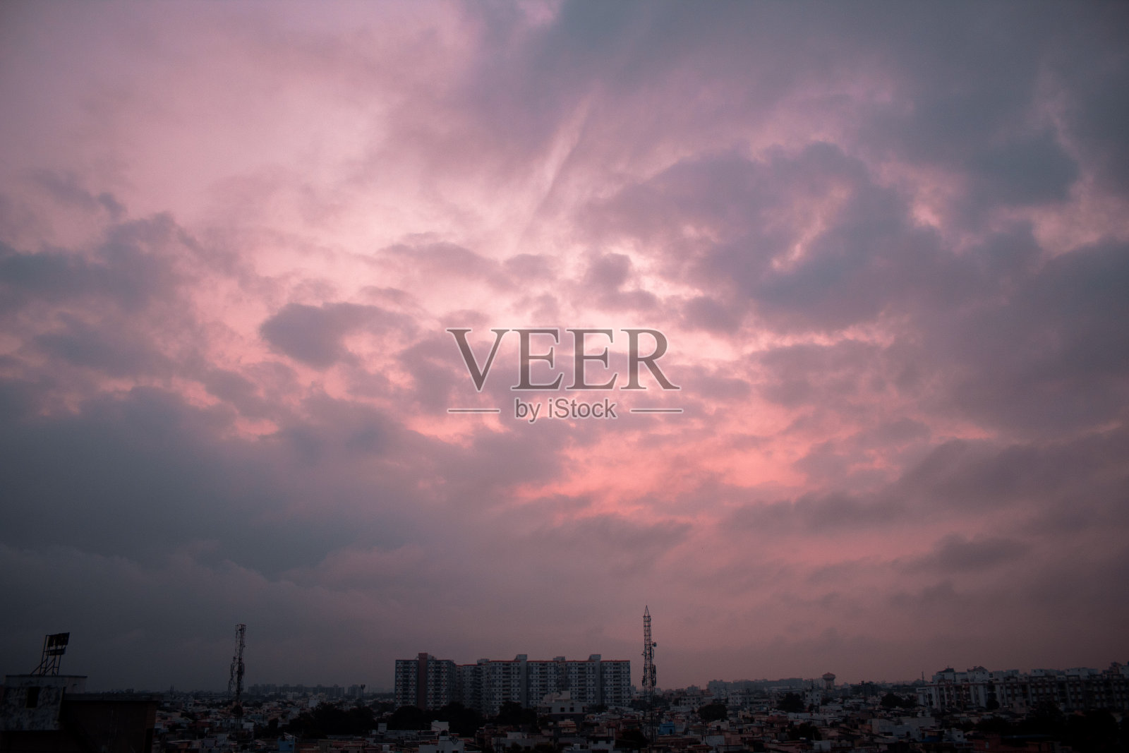 日出前的橙色天空照片摄影图片