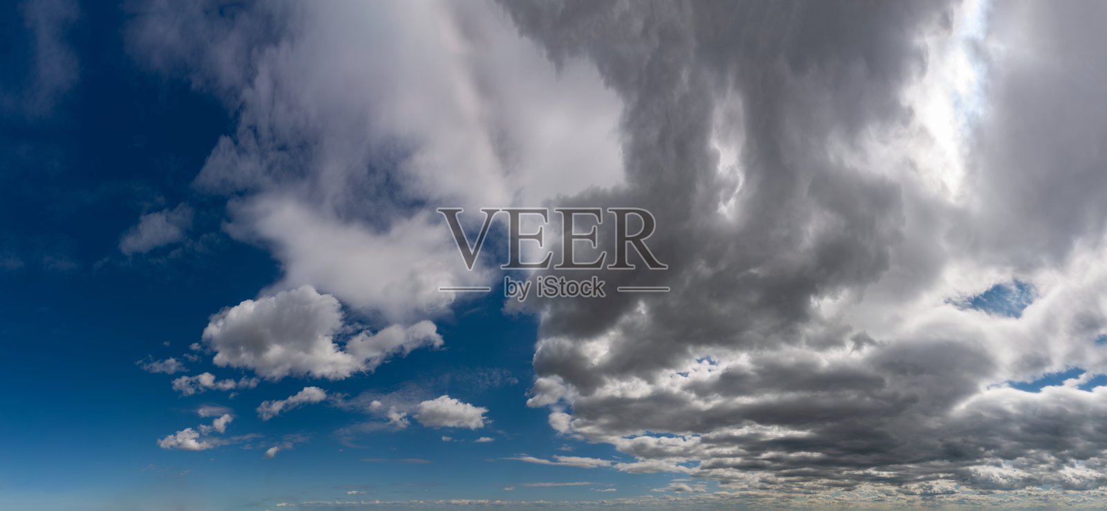 奇妙的黑暗雷雨云,天空全景照片摄影图片