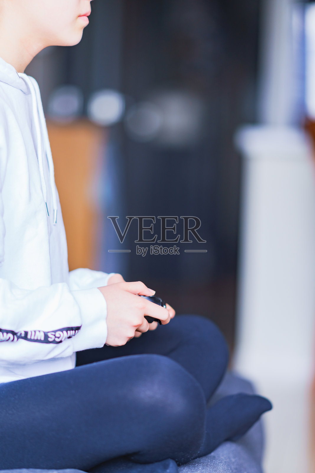 日本女孩喜欢游戏照片摄影图片