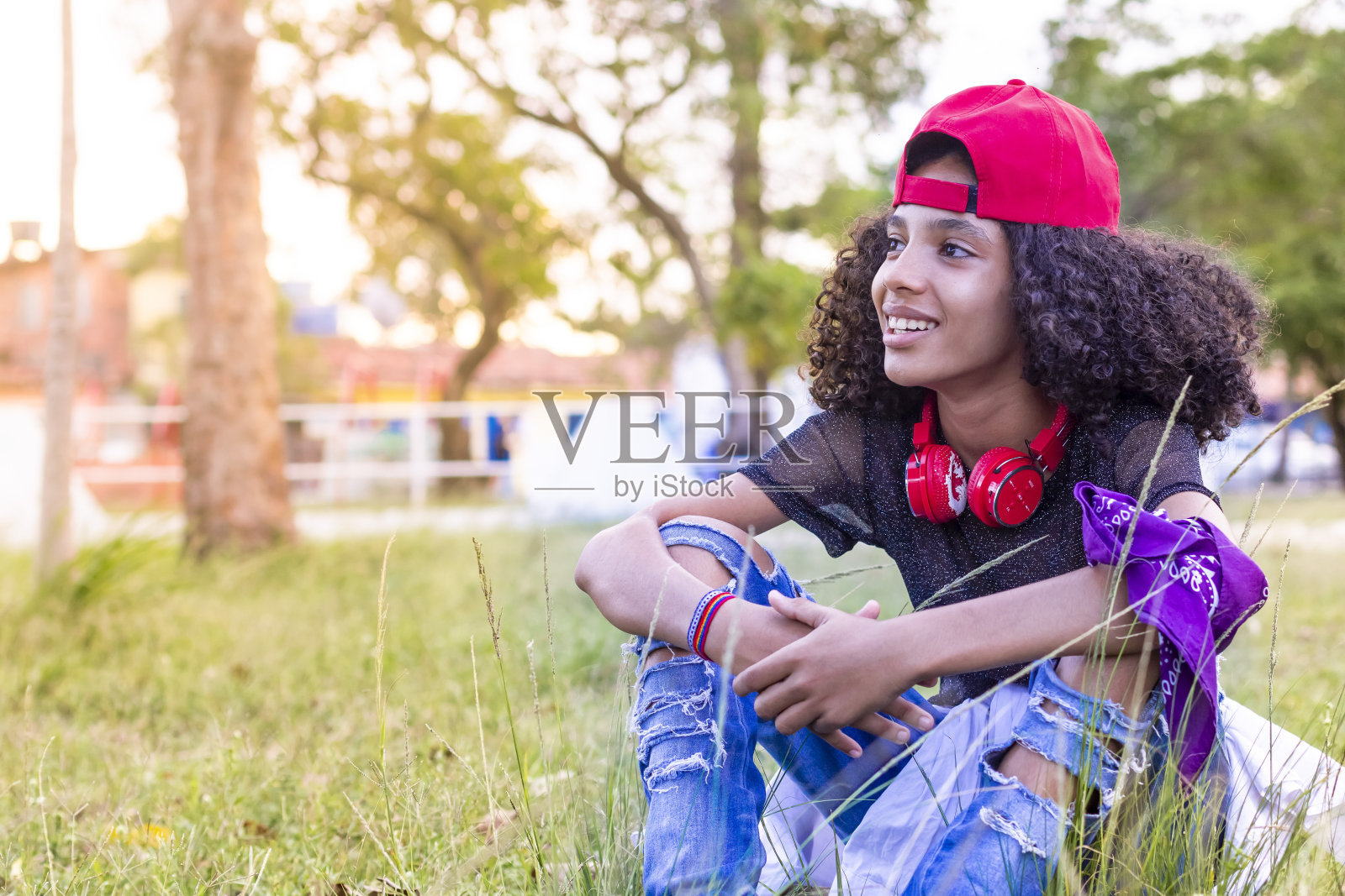 社交禁闭后的青少年。照片摄影图片