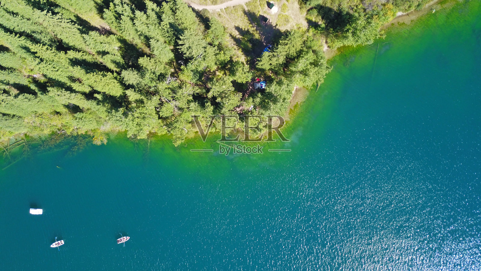 科赛湖在青山绿水之间照片摄影图片