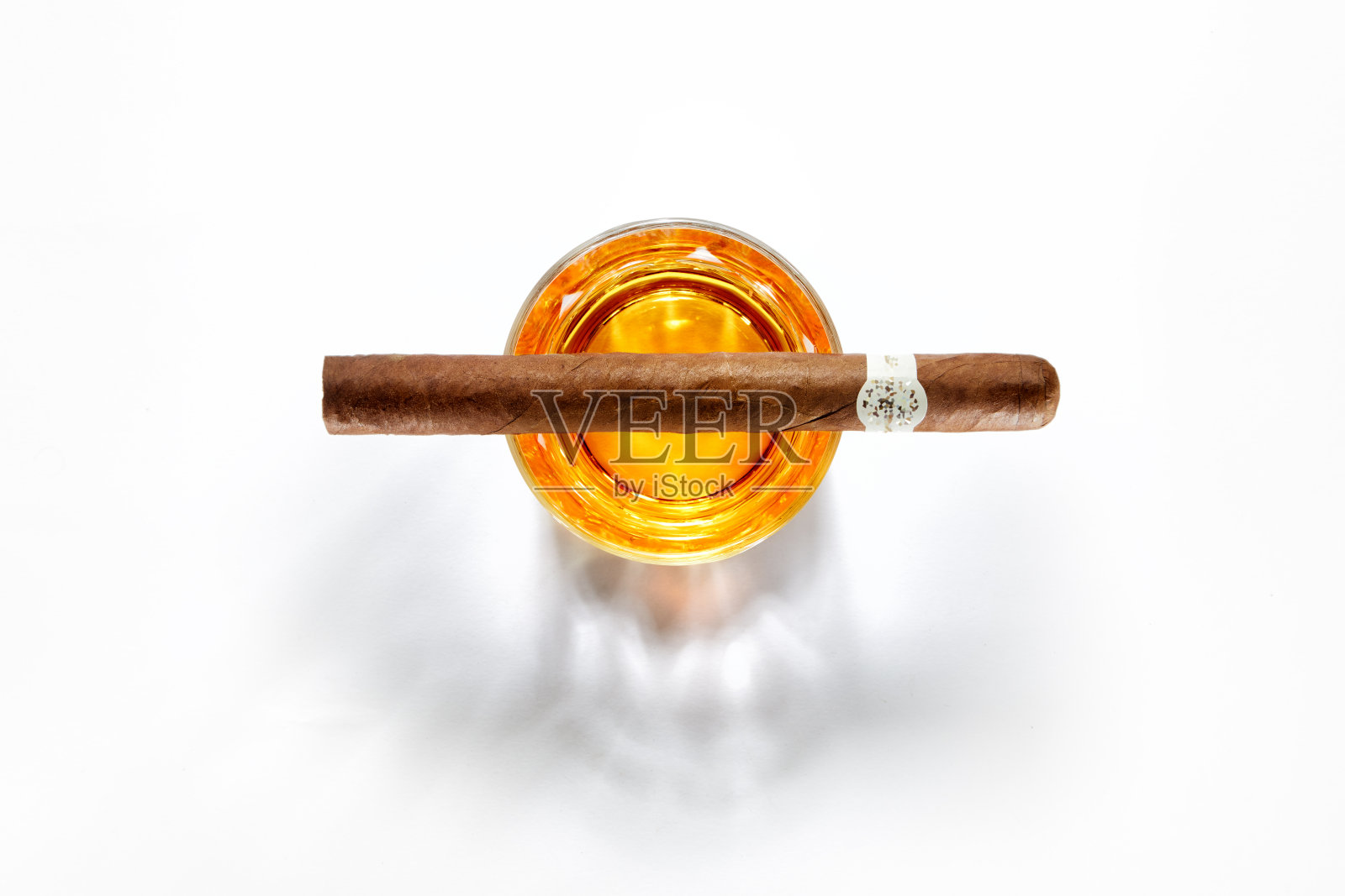 雪茄和朗姆酒照片摄影图片