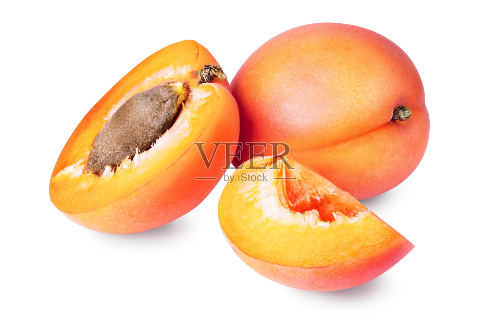 白底上孤立的杏子。照片摄影图片