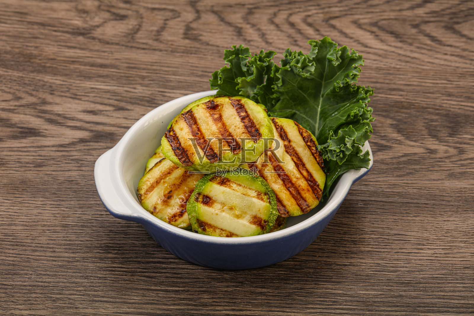 素食烹饪烤西葫芦片照片摄影图片