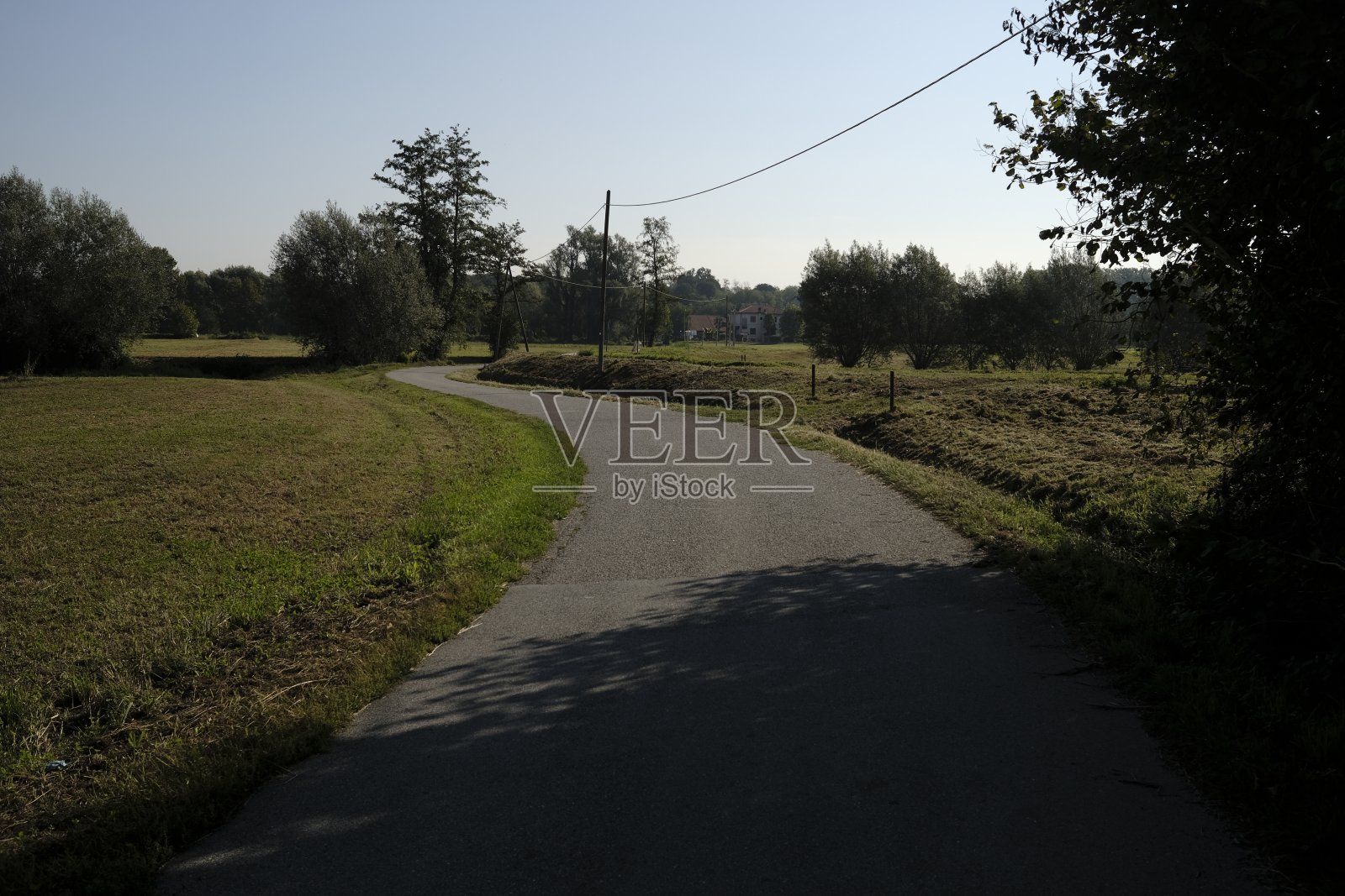 公园里的乡间小路照片摄影图片