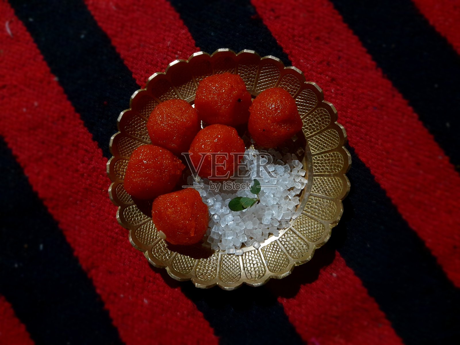 普嘉塔利(祈祷盘)与供品的美丽照片。照片摄影图片