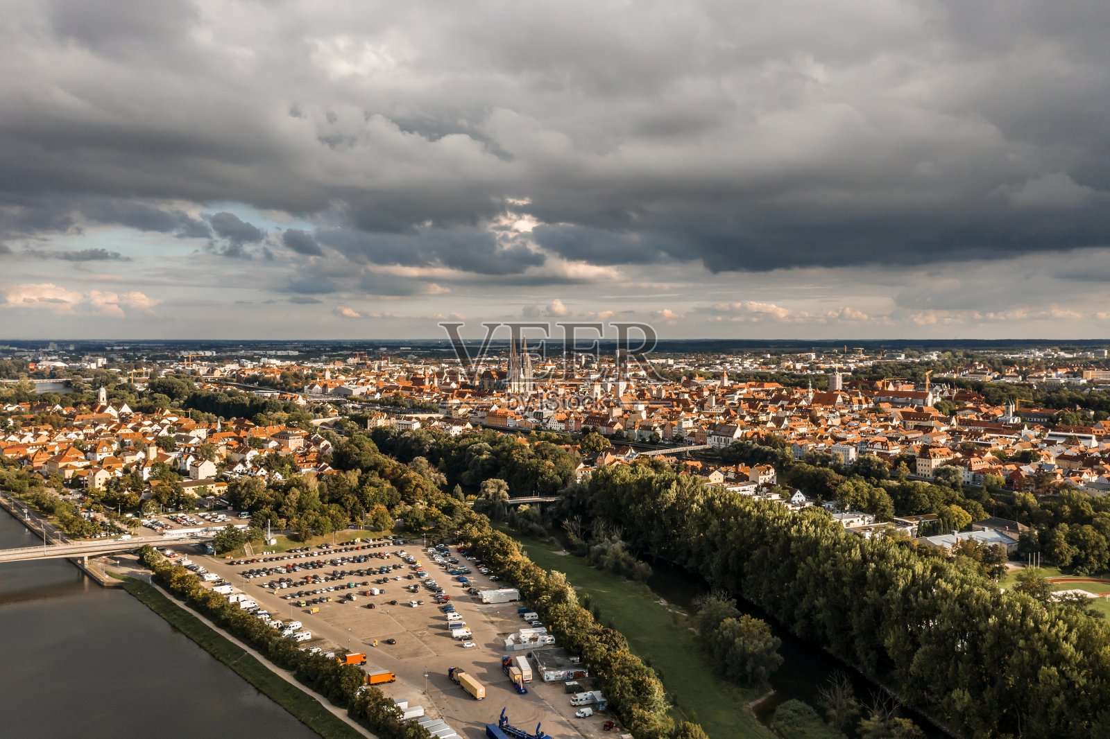 德国雷根斯堡市无人机鸟瞰图照片摄影图片