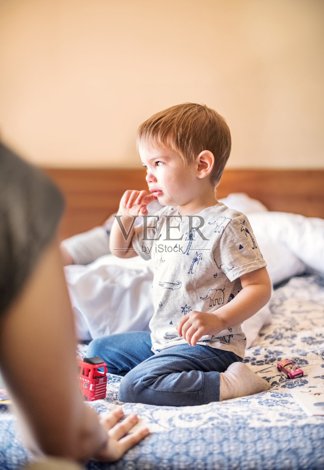 他很忧郁照片摄影图片