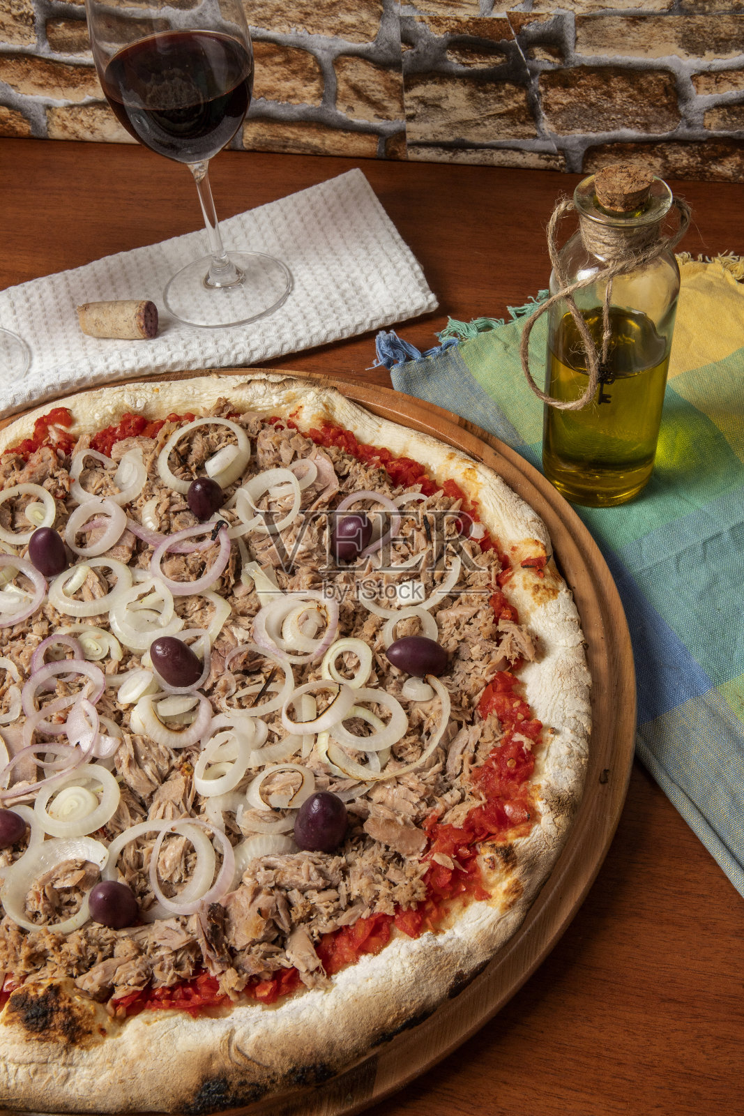 金枪鱼披萨照片摄影图片