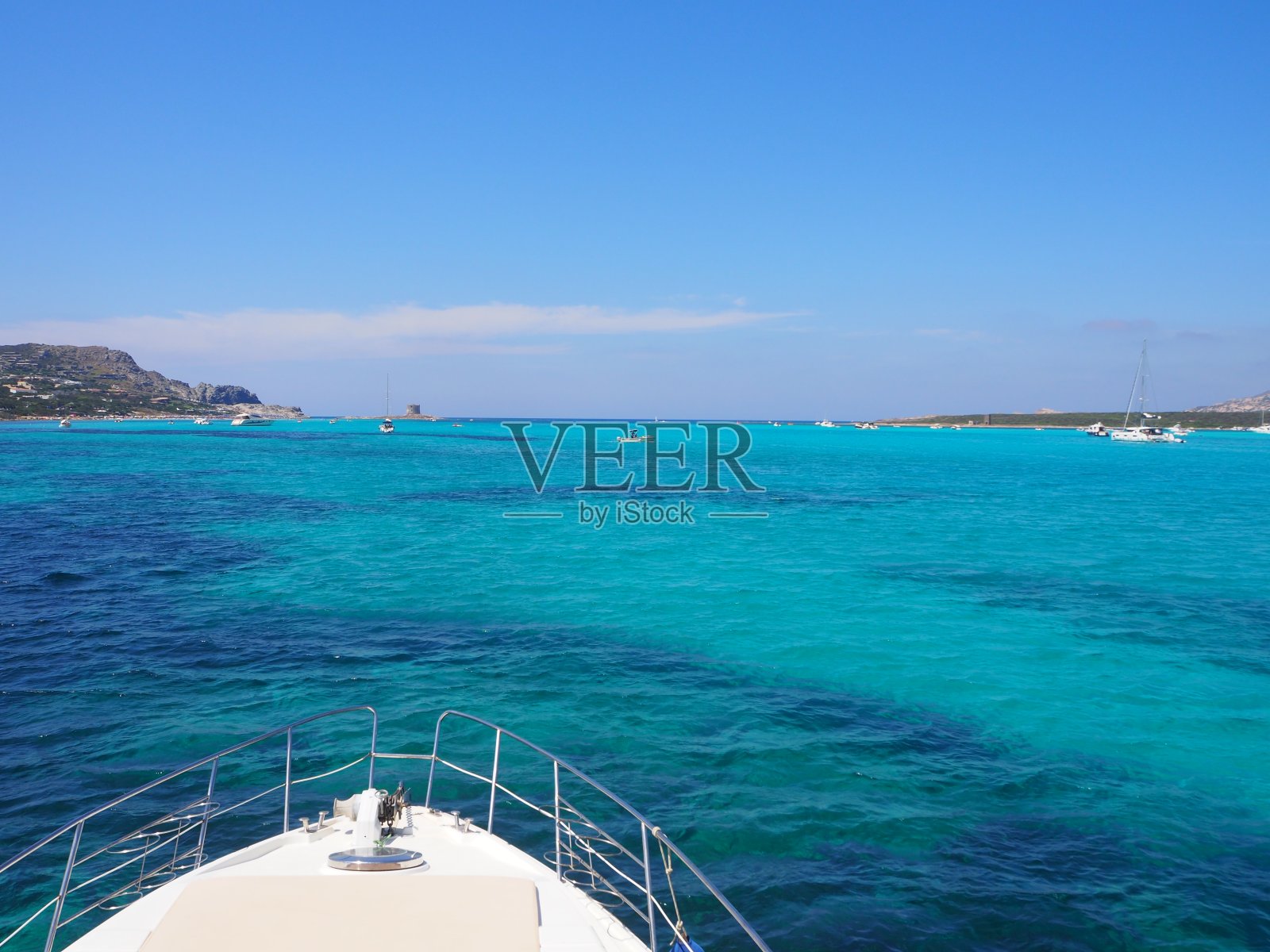 意大利撒丁岛拉佩罗萨海滩斯丁蒂诺的游艇照片摄影图片