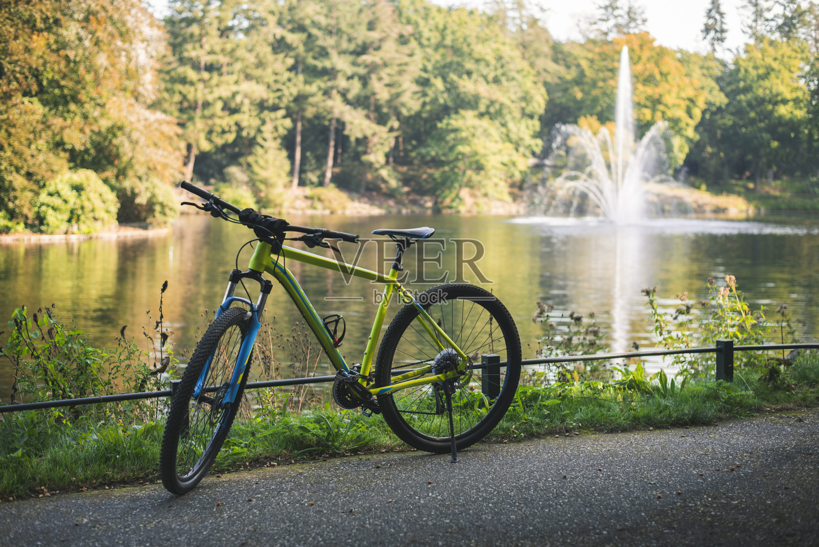 山地车与惊人的风景照片摄影图片