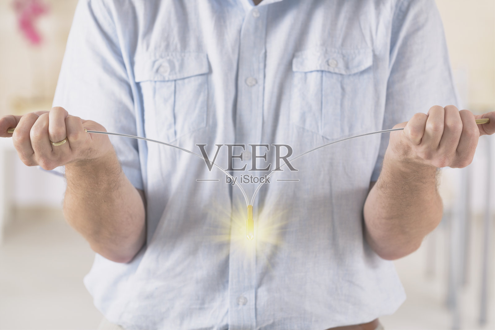 人用探井线划分杆定位地下水照片摄影图片