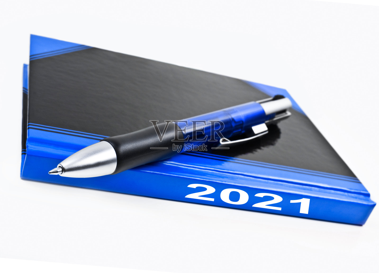 纸笔记本2021和铅笔在白色的背景照片摄影图片