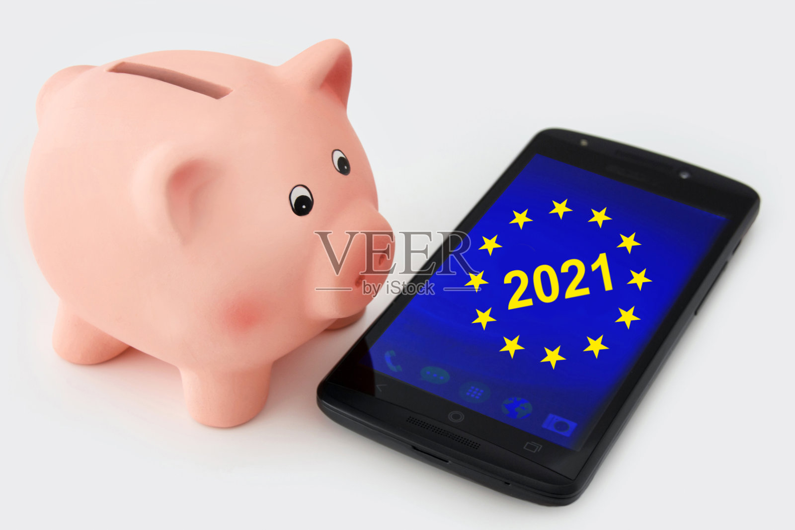 储蓄罐和手机2021照片摄影图片