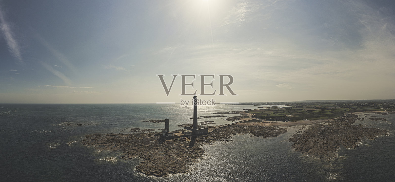 法国诺曼底的加特维尔灯塔。它被认为是世界第三高的传统灯塔。照片摄影图片