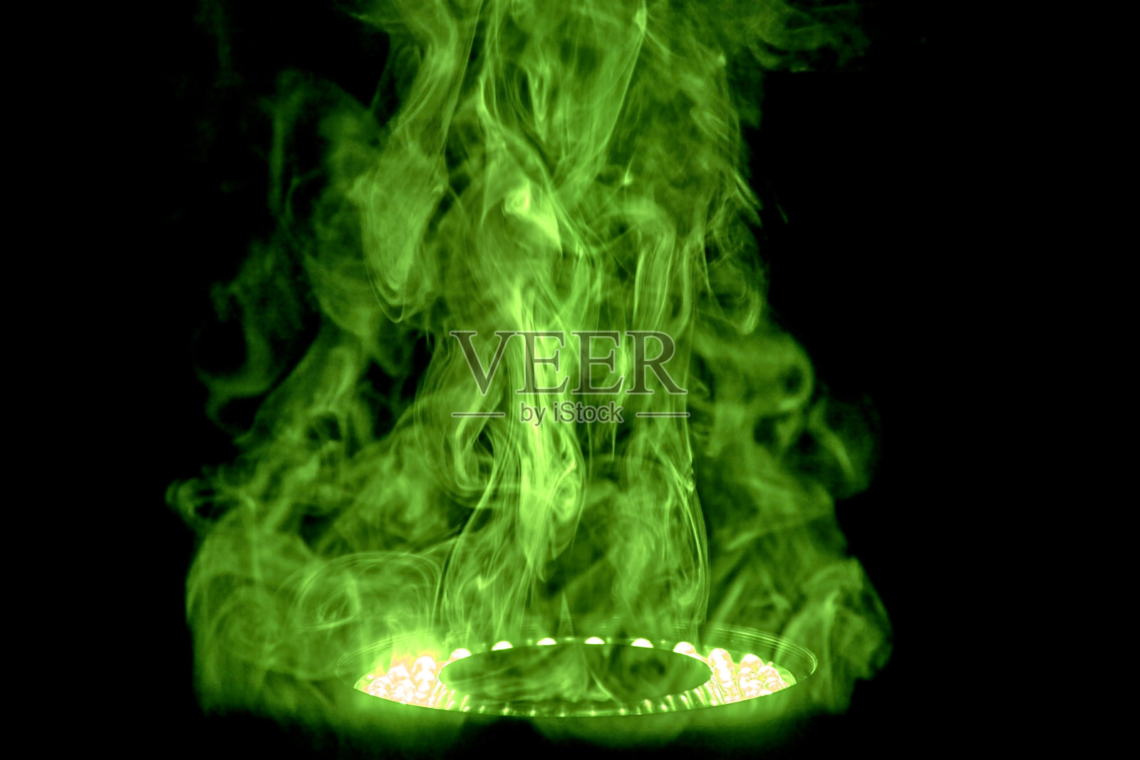 雾中的发光二极管照片摄影图片