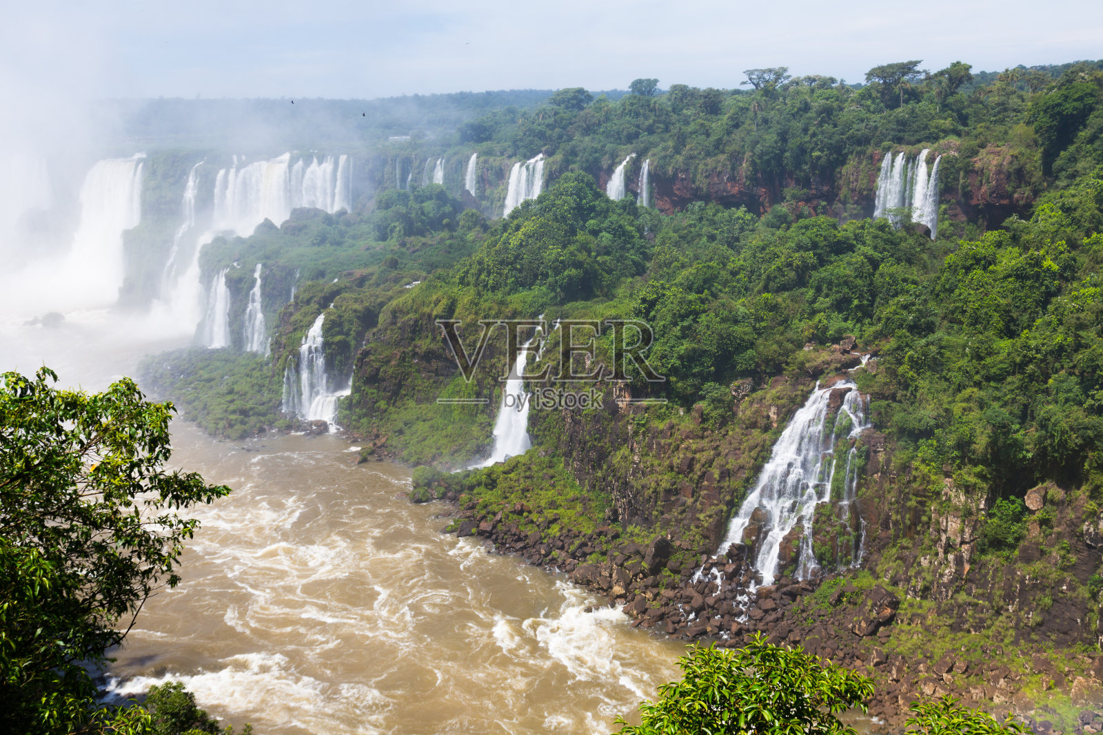 巴西伊瓜苏河瀑布上的伊瓜苏瀑布照片摄影图片