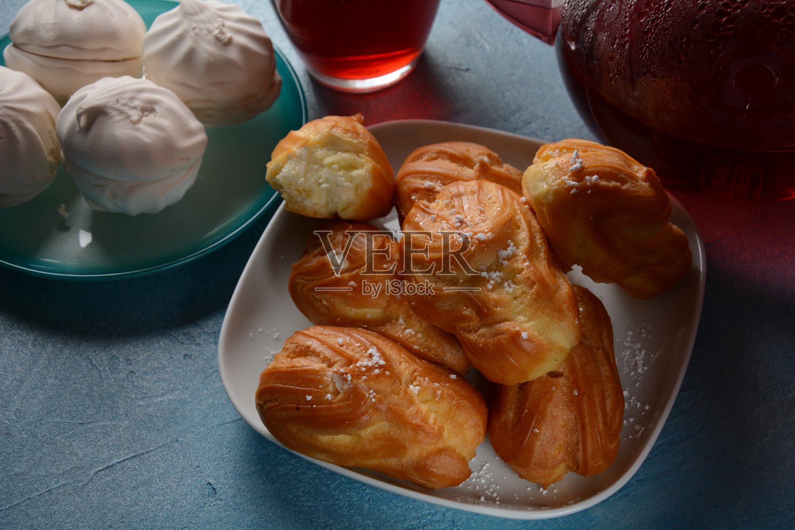 传统法式甜点奶油泡芙照片摄影图片
