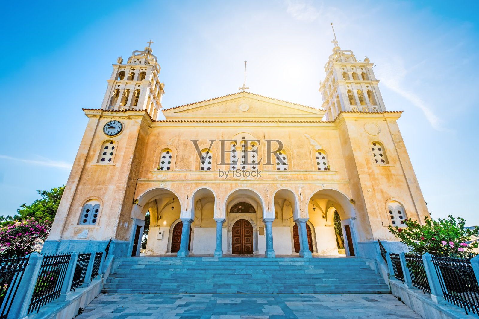 日落时分教堂的低角度照片,莱克斯照片摄影图片