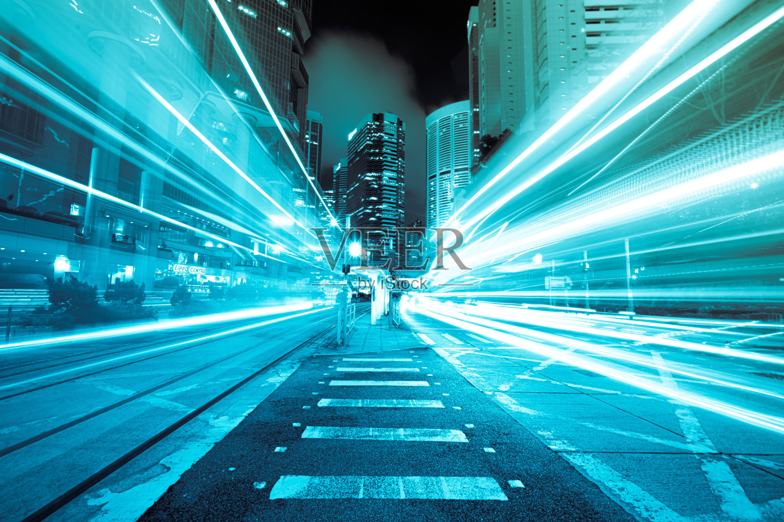 夜间通过香港的交通照片摄影图片