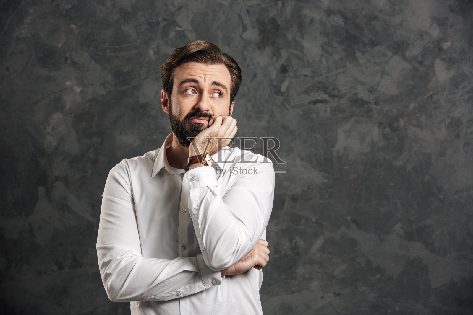 累了大胡子的商人照片摄影图片