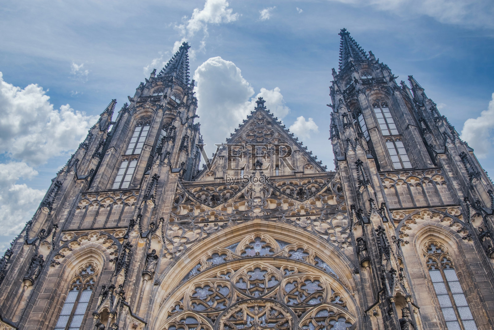 伏尔塔瓦河和布拉格的圣维塔斯大教堂照片摄影图片