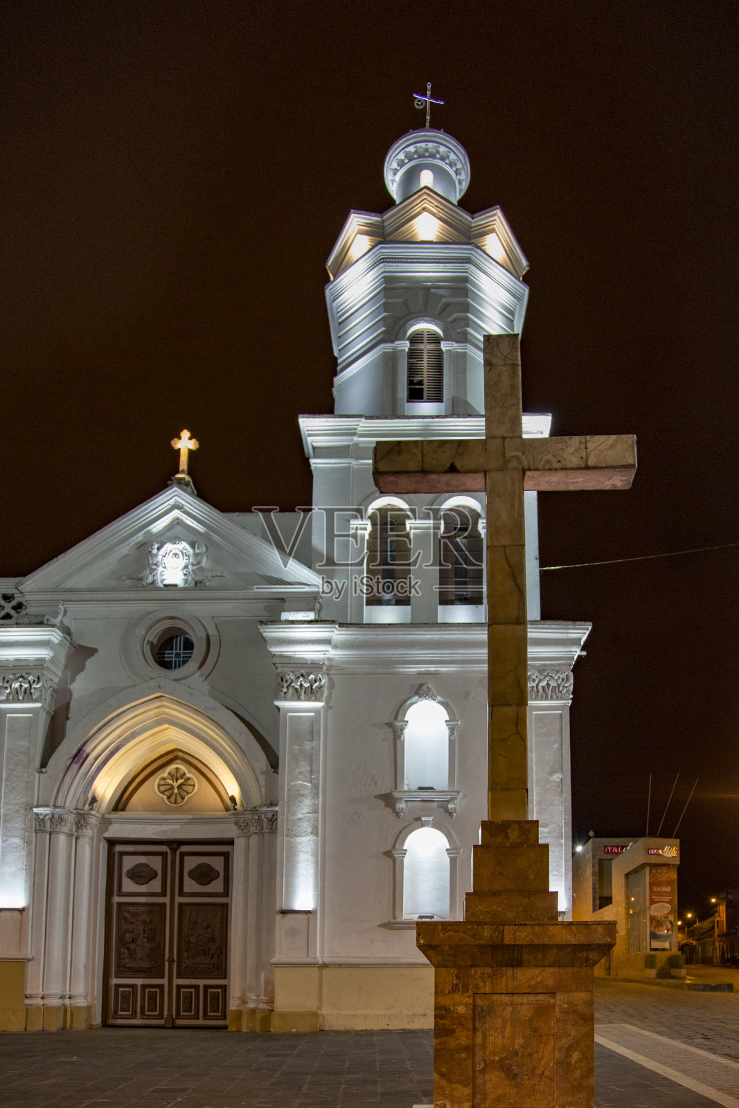 夜晚的圣布拉斯教堂照片摄影图片
