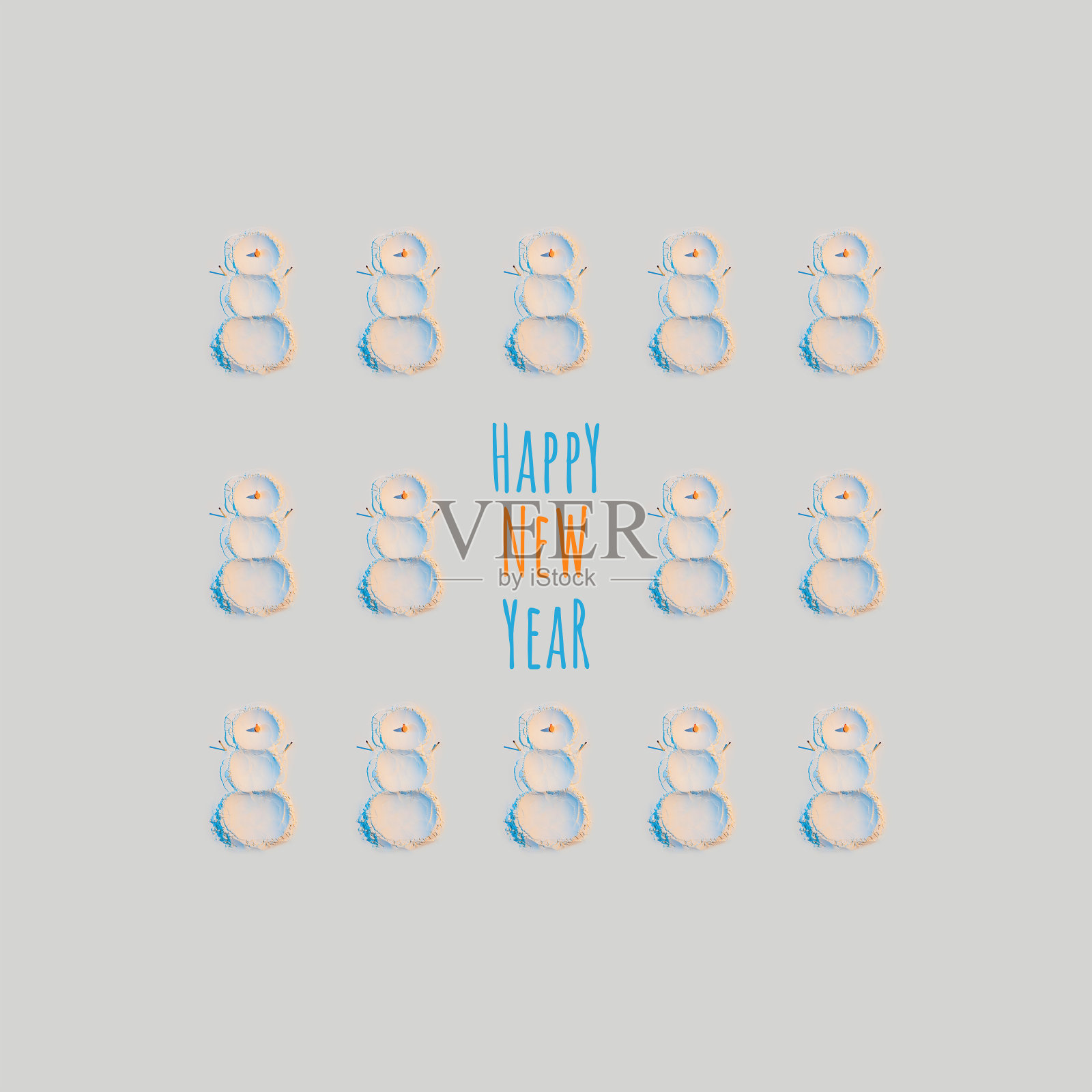 用面粉、胡萝卜和火柴做成的雪人。2021年新年概念明信片。插画图片素材