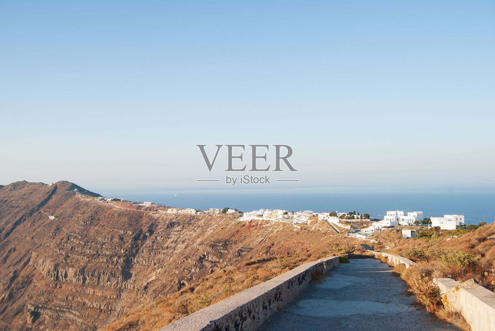 从菲拉到圣托里尼的伊亚的路照片摄影图片