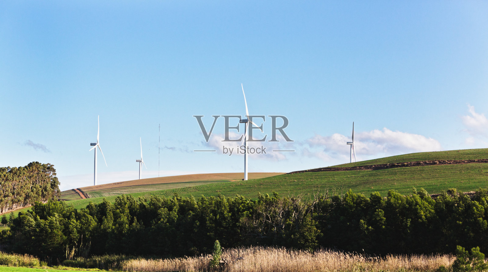 南非西开普省喀里登附近用于可持续发电的风力涡轮机照片摄影图片