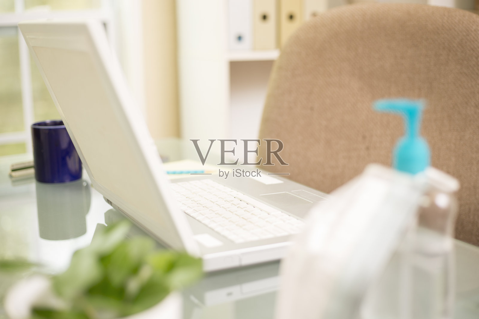 空的家庭办公室。照片摄影图片