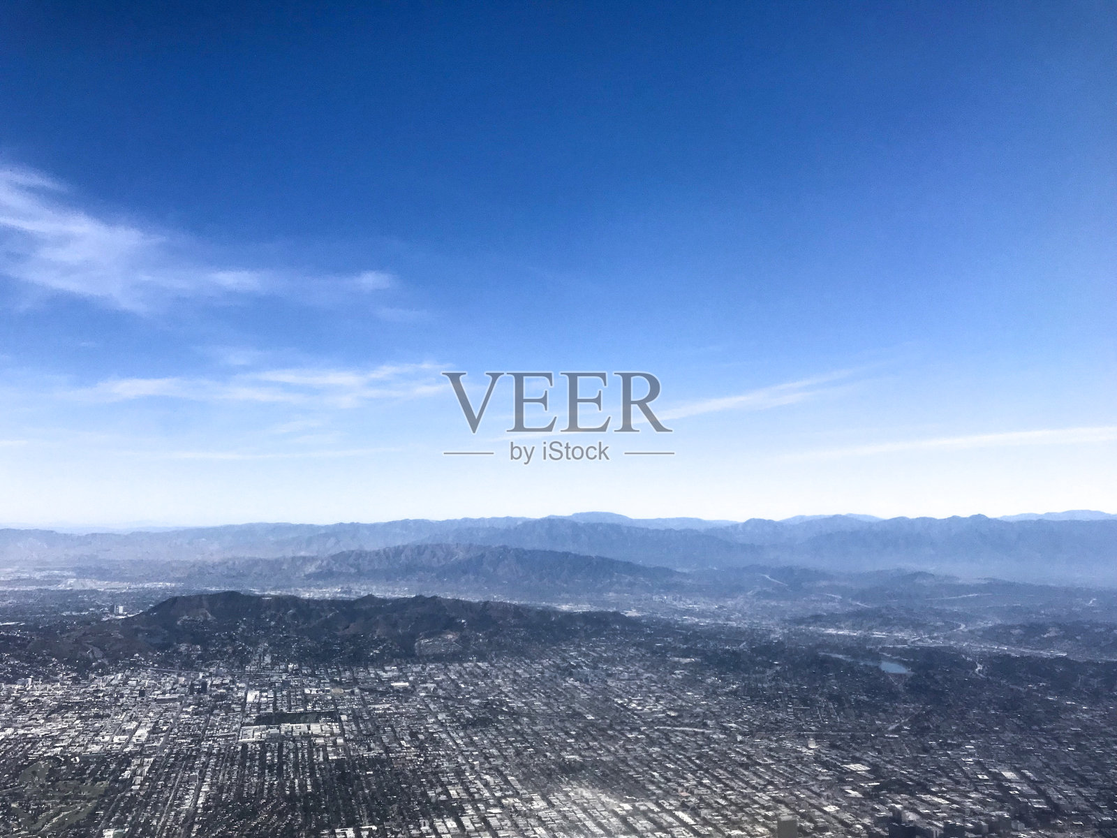 航空旧金山海湾地区的山脉和雾照片摄影图片