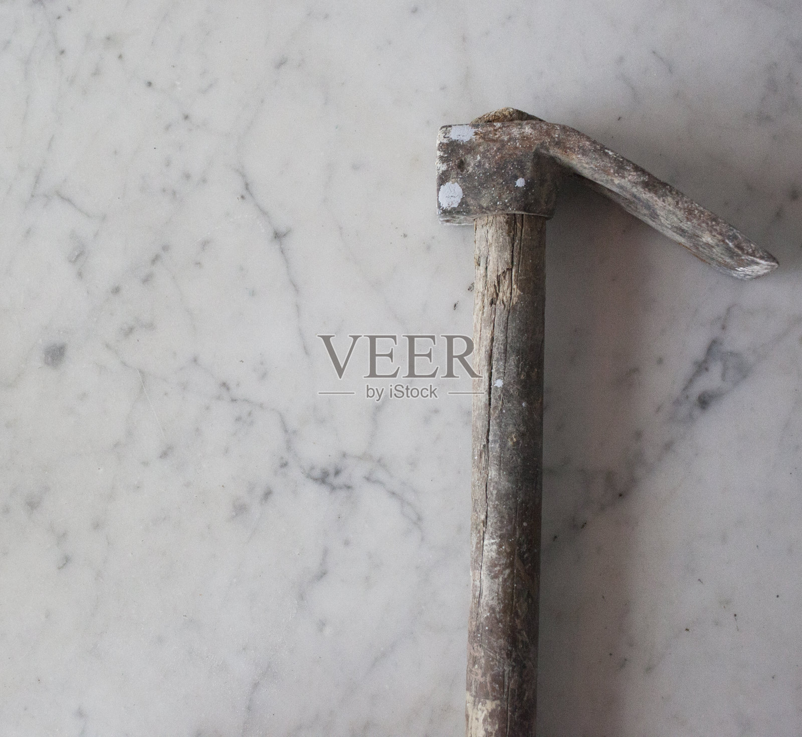 一个生锈的斧头照片摄影图片