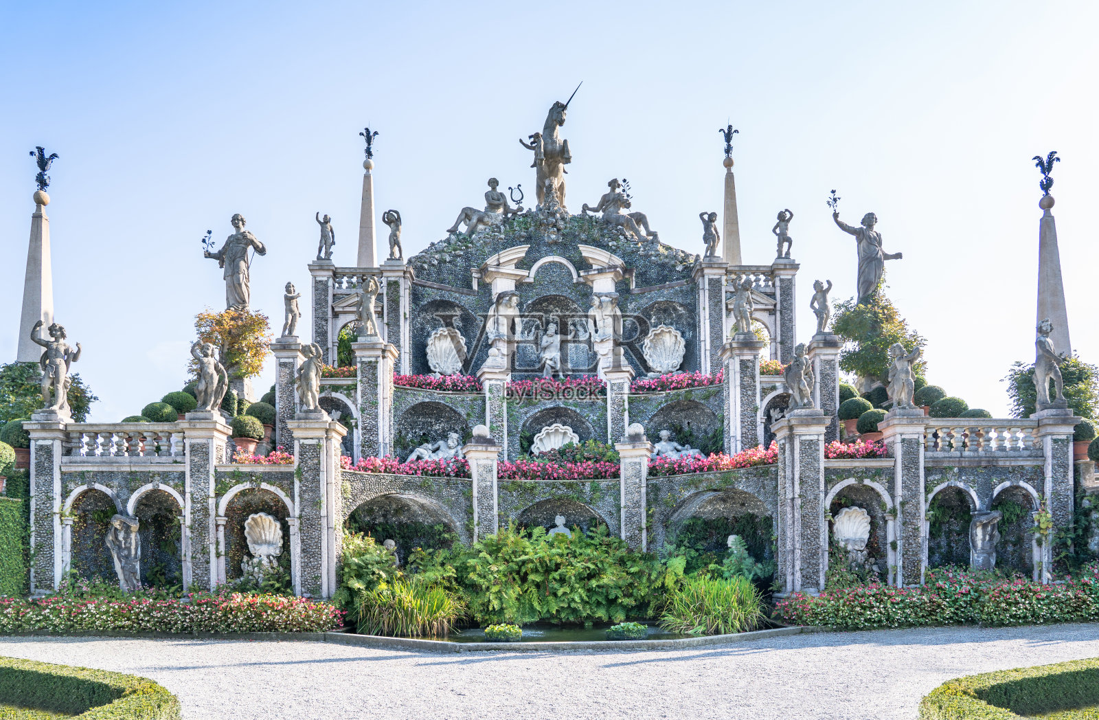 意大利马焦雷湖伊索拉贝拉宫博罗梅奥花园中的喷泉照片摄影图片