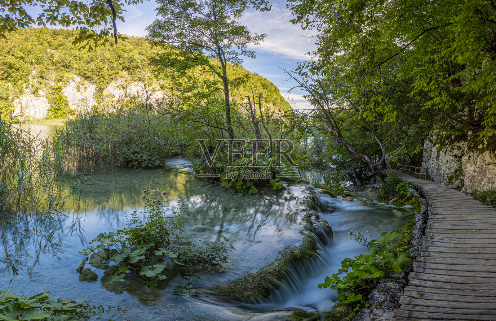 克罗地亚Plitvice湖国家公园白天长时间曝光的瀑布图片照片摄影图片