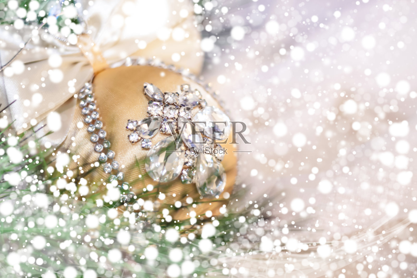 漂亮的圣诞树球。照片摄影图片