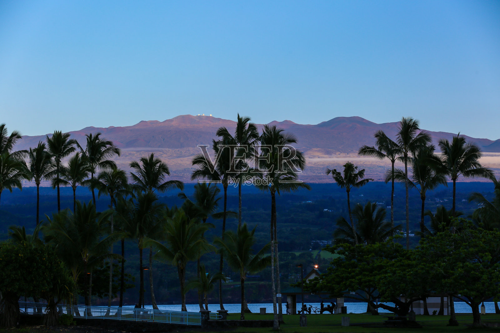 希洛湾的日出照片摄影图片