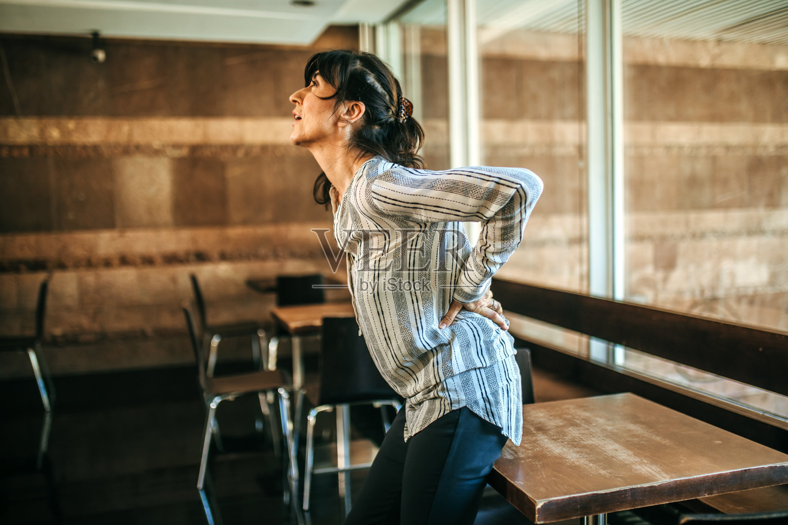 背部疼痛照片摄影图片