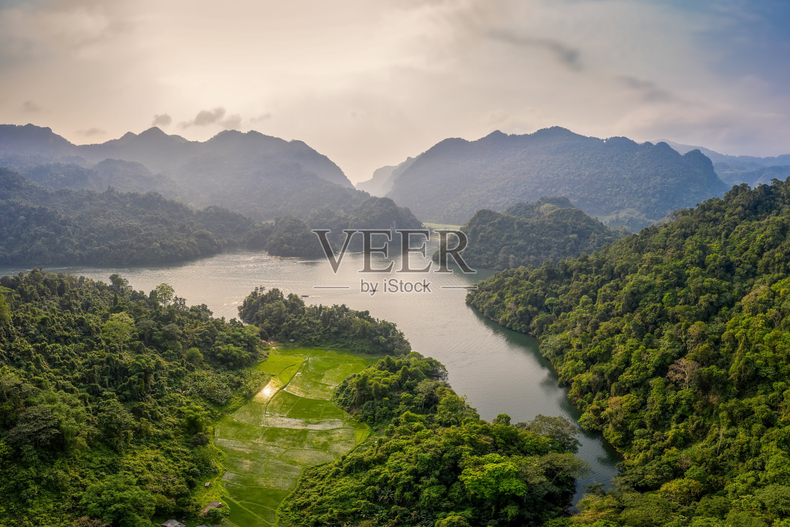 巴贝湖是典型的越南春天景观照片摄影图片