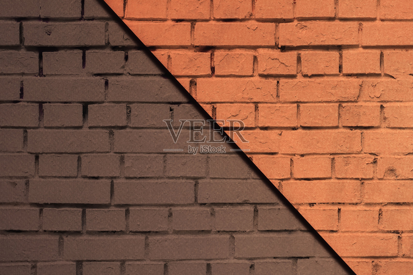 抽象的几何图案。砖墙上点缀着明亮的橙色斑点和条纹,色调深浅不一。涂鸦的细节照片摄影图片