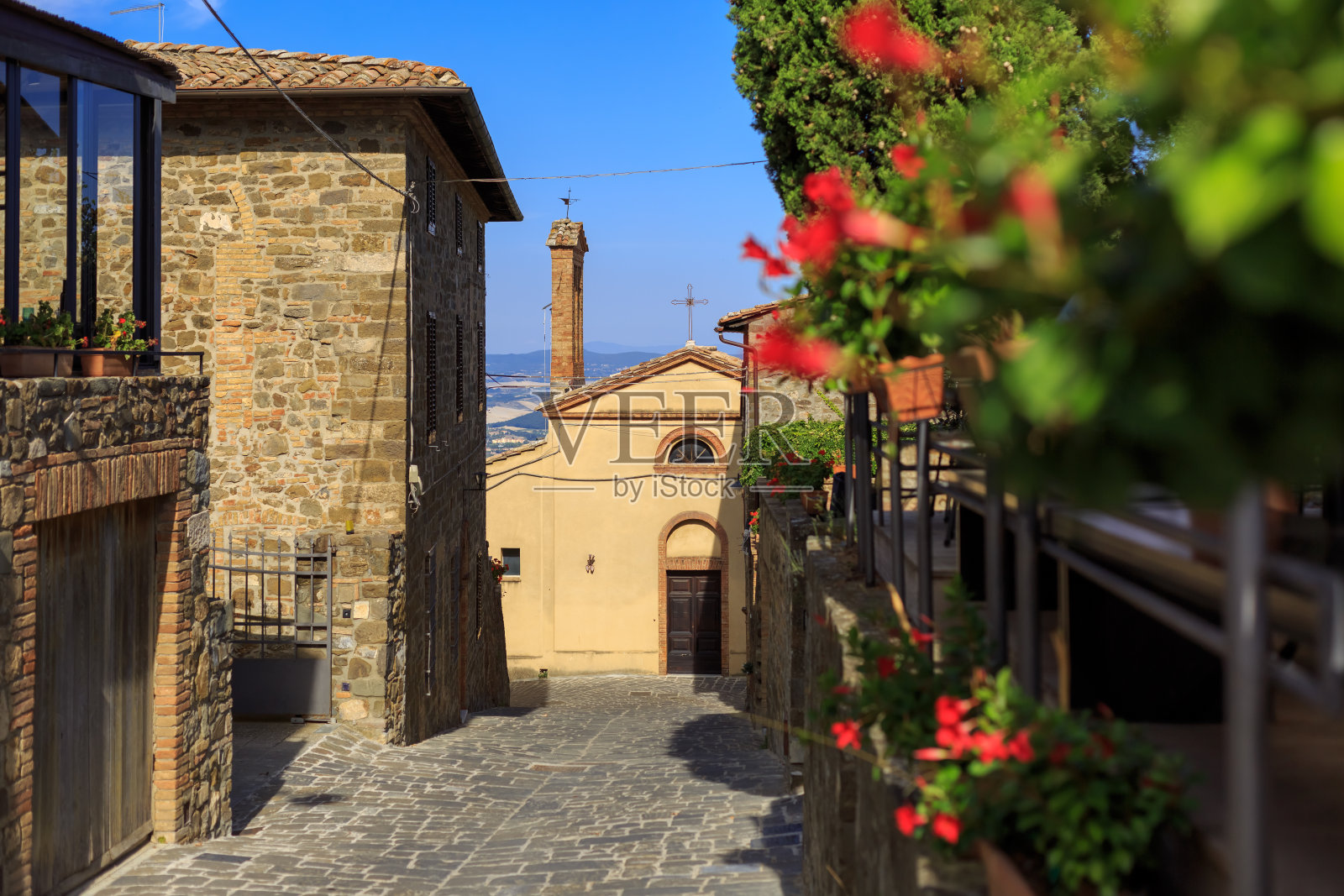 蒙塔奇诺托斯卡纳小镇广场和教堂照片摄影图片