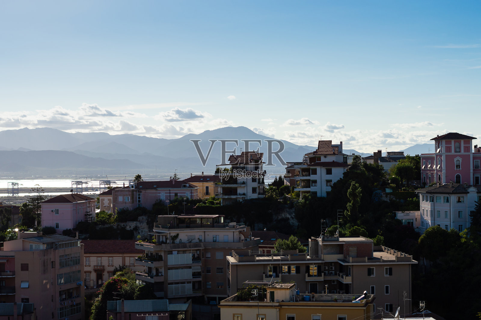 意大利一个小镇的全景照片摄影图片