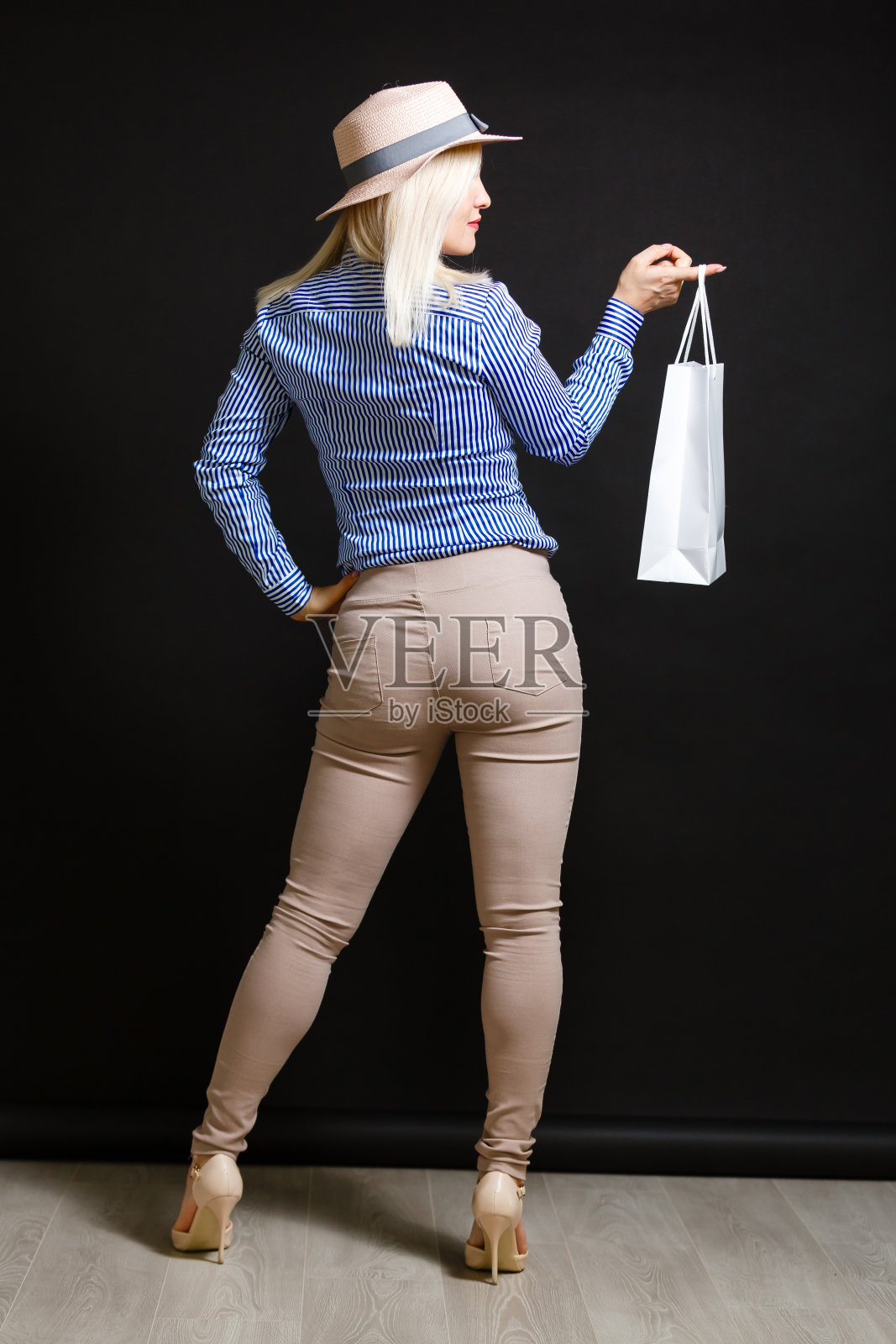 黑色星期五超级大减价的购物女士照片摄影图片