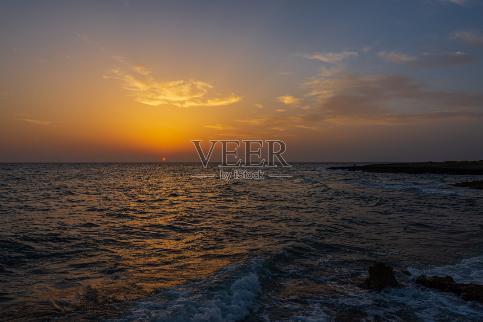 亚得里亚海。Ostuni,普利亚区。日出照片摄影图片
