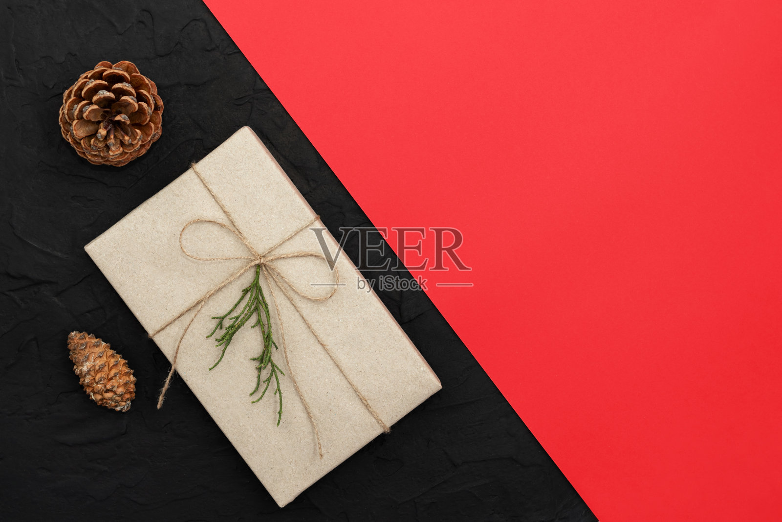 圣诞作文在一个红黑背景,复制空间照片摄影图片