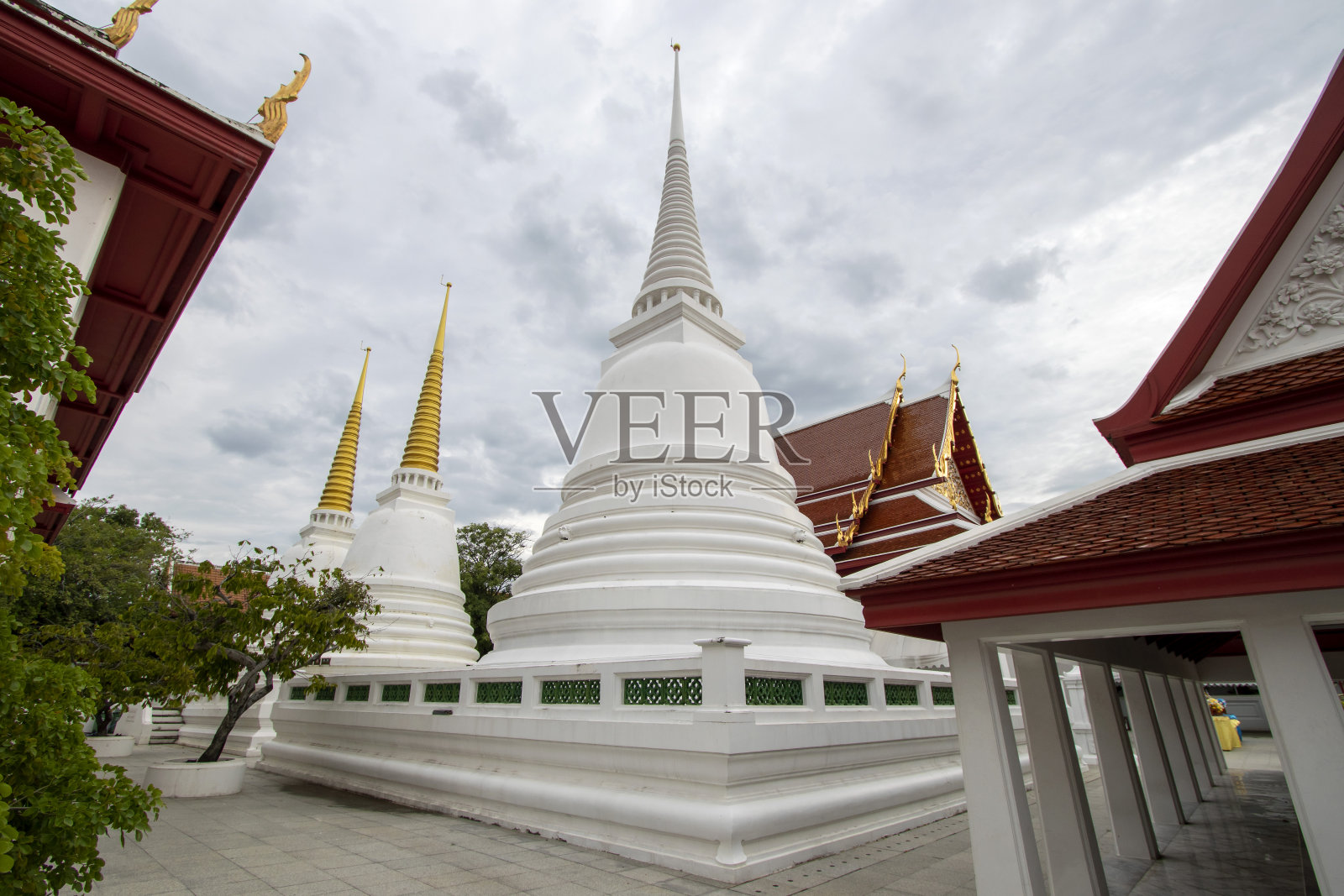 美丽的大白塔佛寺照片摄影图片